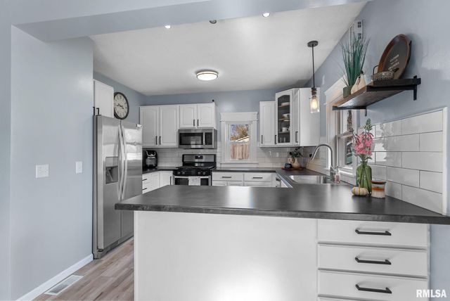 1406 26TH Street, Bettendorf, IA 52722