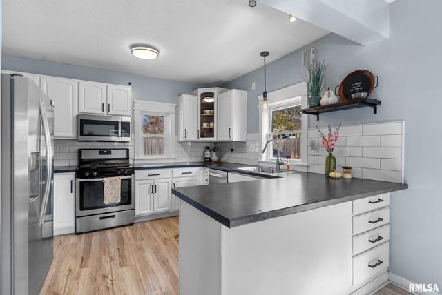 1406 26TH Street, Bettendorf, IA 52722