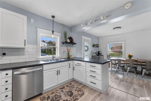 1406 26TH Street, Bettendorf, IA 52722