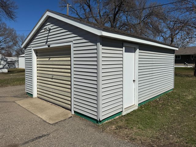 325 Lake Avenue S, Paynesville, MN 56362