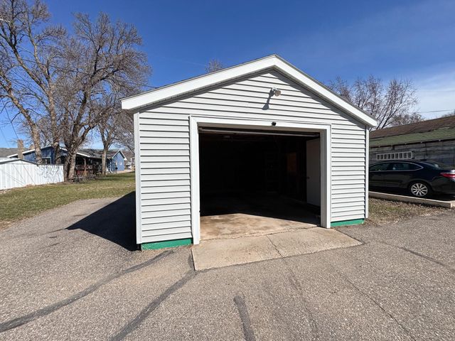 325 Lake Avenue S, Paynesville, MN 56362