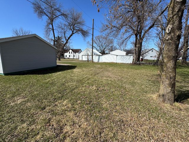 325 Lake Avenue S, Paynesville, MN 56362