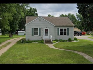 325 Lake Avenue S, Paynesville, MN 56362