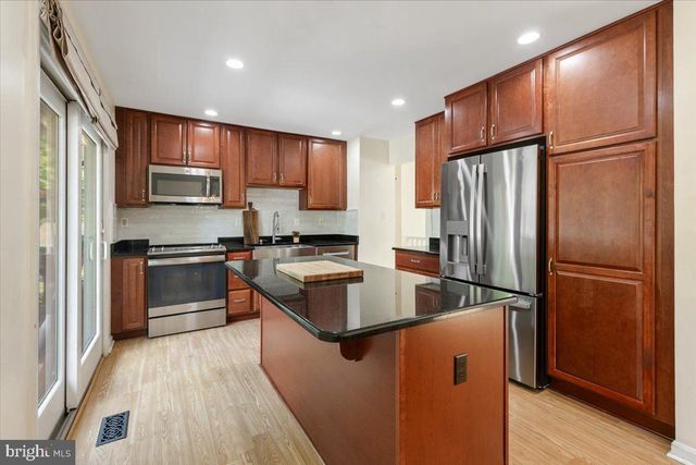 7001 SPUR RD, Springfield, VA 22153
