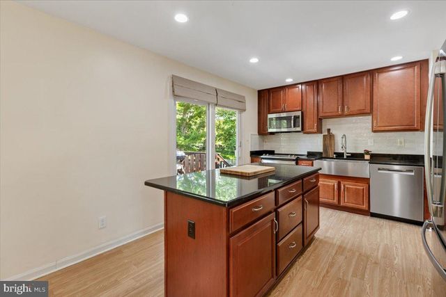 7001 SPUR RD, Springfield, VA 22153