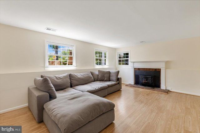 7001 SPUR RD, Springfield, VA 22153