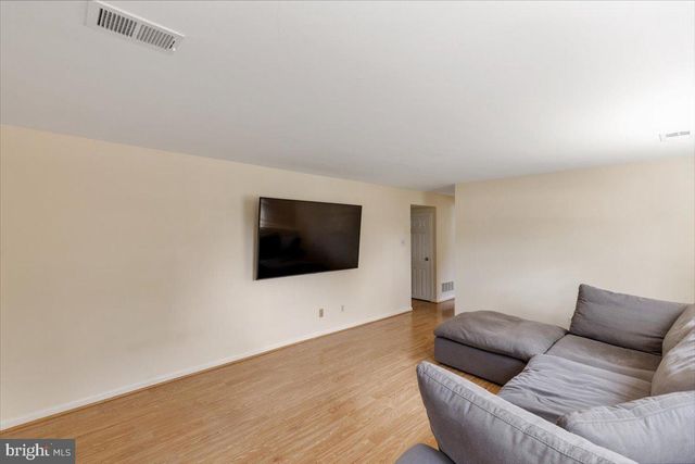 7001 SPUR RD, Springfield, VA 22153
