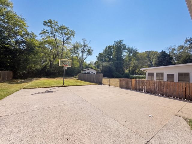 402 Jordan Rd, Clarksville, TN 37042