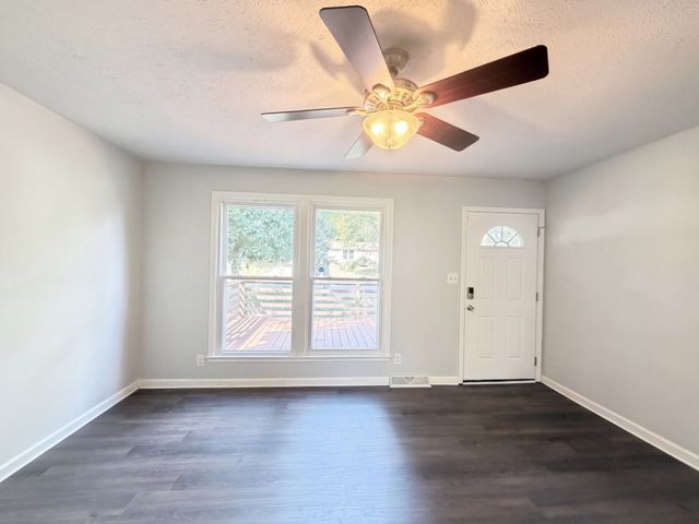 402 Jordan Rd, Clarksville, TN 37042