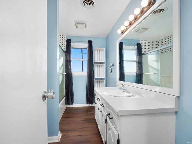 8025 Hosler Road, Leo, IN 46765