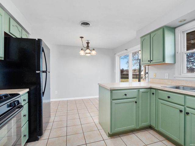 8025 Hosler Road, Leo, IN 46765