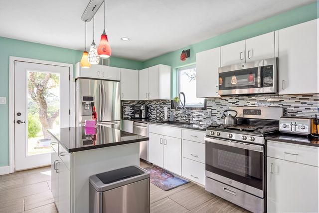 193 Doris Dr, Kerrville, TX 78028