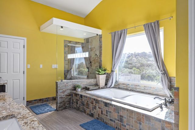 193 Doris Dr, Kerrville, TX 78028