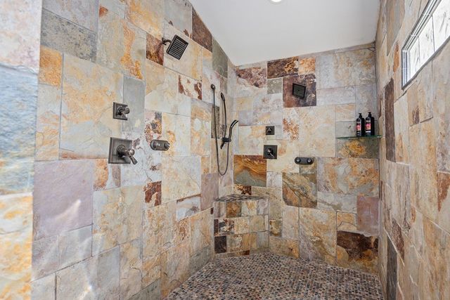 193 Doris Dr, Kerrville, TX 78028