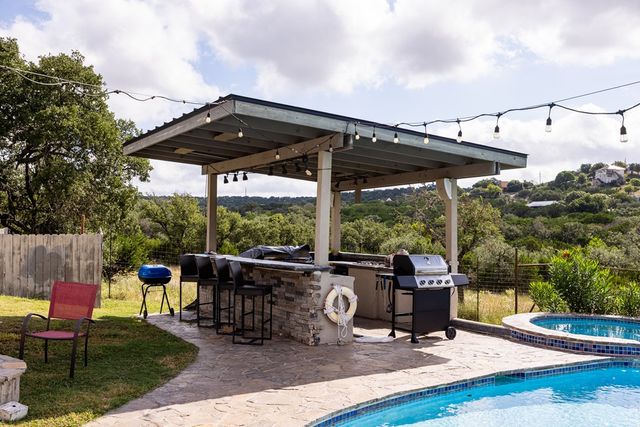 193 Doris Dr, Kerrville, TX 78028