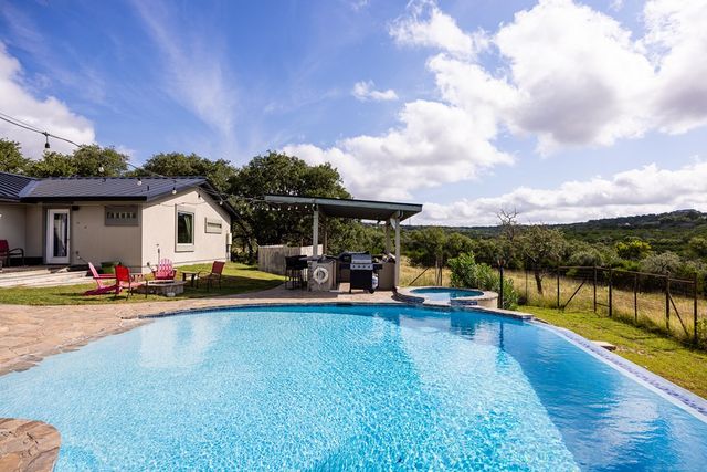 193 Doris Dr, Kerrville, TX 78028