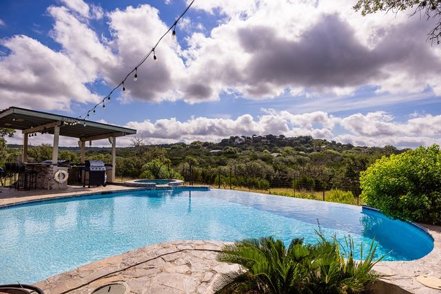 193 Doris Dr, Kerrville, TX 78028