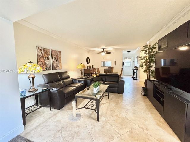 4806 NW 36th Street 501, Lauderdale Lakes, FL 33319