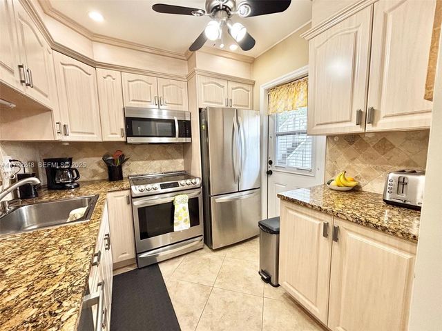 4806 NW 36th Street 501, Lauderdale Lakes, FL 33319