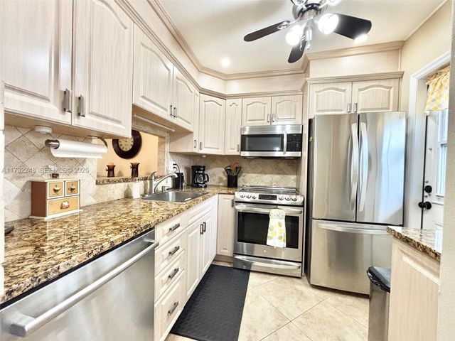 4806 NW 36th Street 501, Lauderdale Lakes, FL 33319