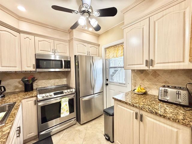 4806 NW 36th Street 501, Lauderdale Lakes, FL 33319