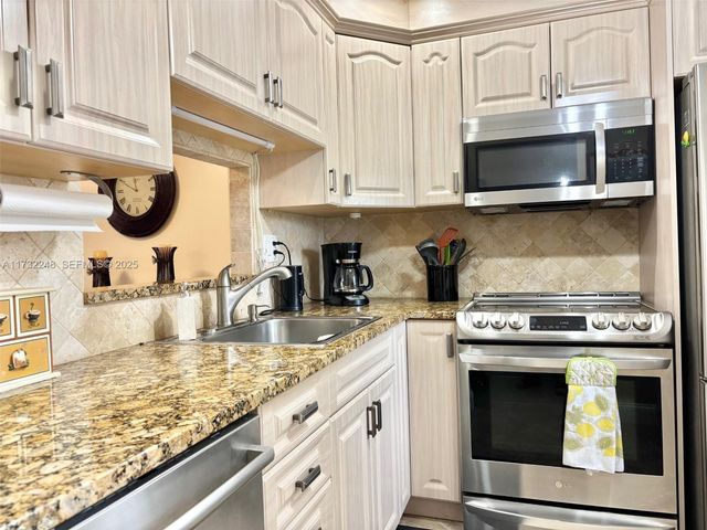 4806 NW 36th Street 501, Lauderdale Lakes, FL 33319