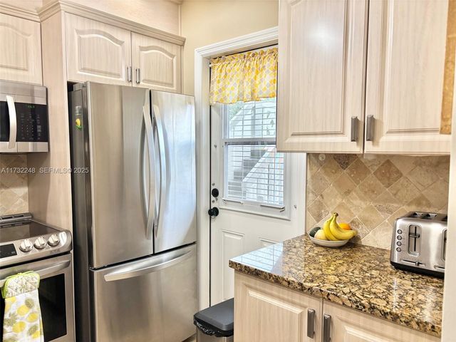 4806 NW 36th Street 501, Lauderdale Lakes, FL 33319