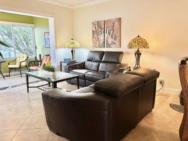 4806 NW 36th Street 501, Lauderdale Lakes, FL 33319