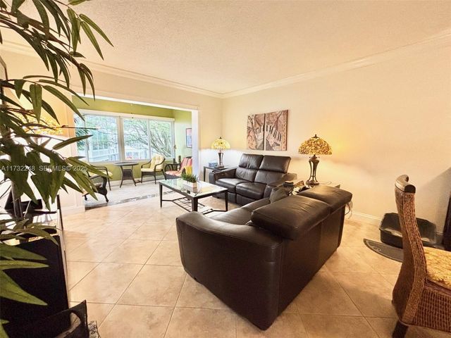 4806 NW 36th Street 501, Lauderdale Lakes, FL 33319