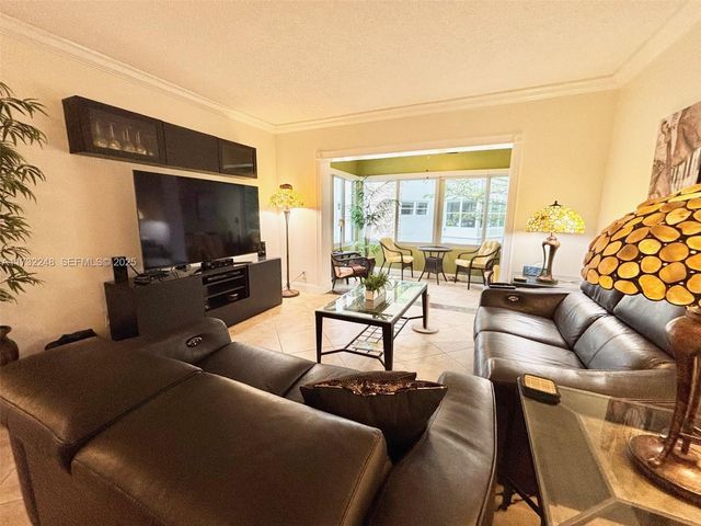 4806 NW 36th Street 501, Lauderdale Lakes, FL 33319