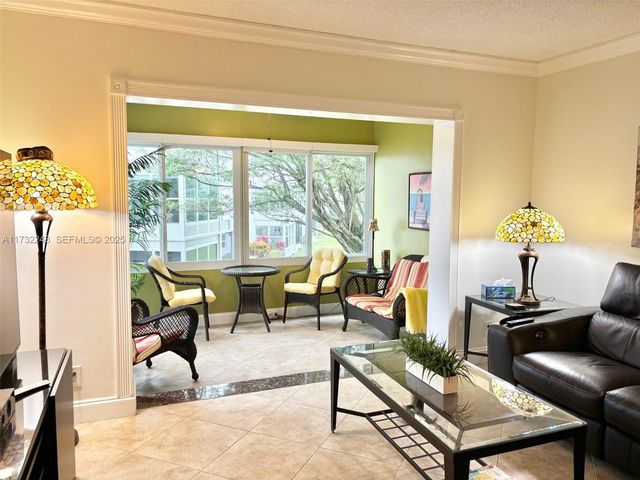 4806 NW 36th Street 501, Lauderdale Lakes, FL 33319