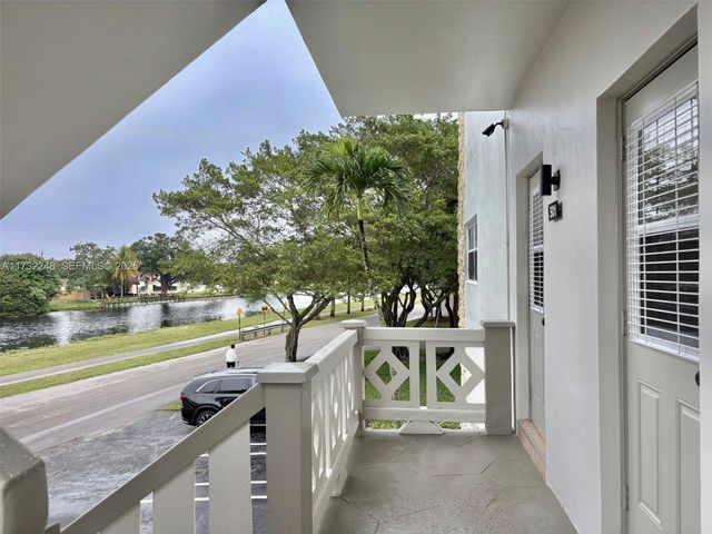 4806 NW 36th Street 501, Lauderdale Lakes, FL 33319