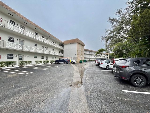 4806 NW 36th Street 501, Lauderdale Lakes, FL 33319