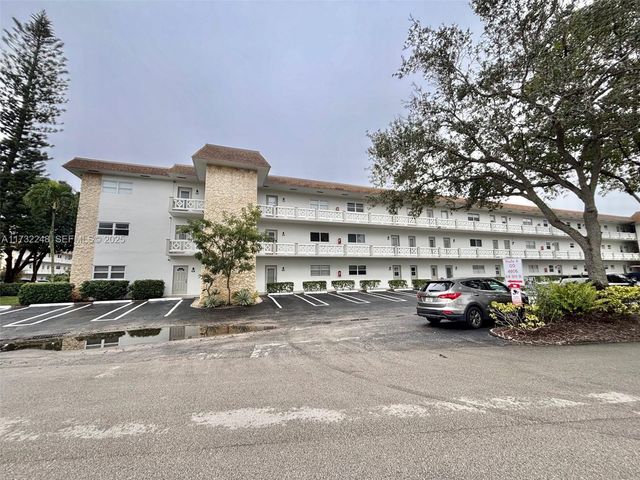 4806 NW 36th Street 501, Lauderdale Lakes, FL 33319