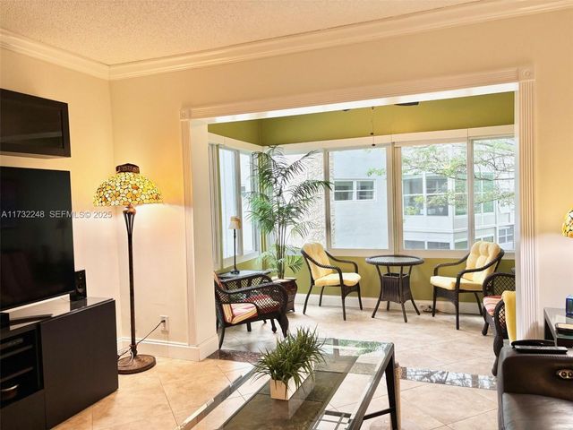 4806 NW 36th Street 501, Lauderdale Lakes, FL 33319