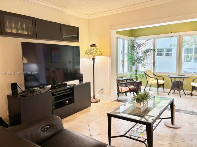 4806 NW 36th Street 501, Lauderdale Lakes, FL 33319