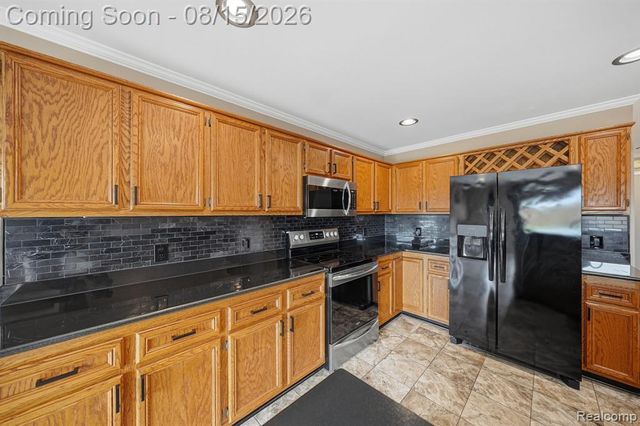 15690 Deepwood Court, Fraser, MI 48026