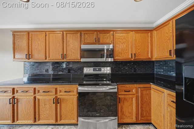 15690 Deepwood Court, Fraser, MI 48026