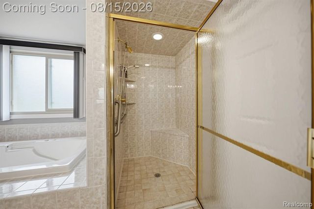 15690 Deepwood Court, Fraser, MI 48026