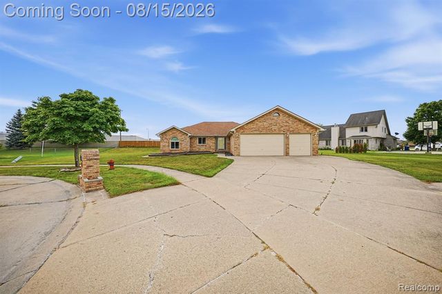 15690 Deepwood Court, Fraser, MI 48026