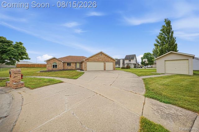 15690 Deepwood Court, Fraser, MI 48026