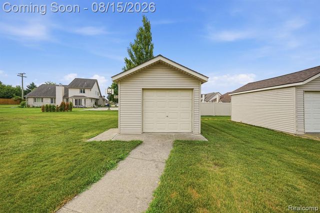 15690 Deepwood Court, Fraser, MI 48026