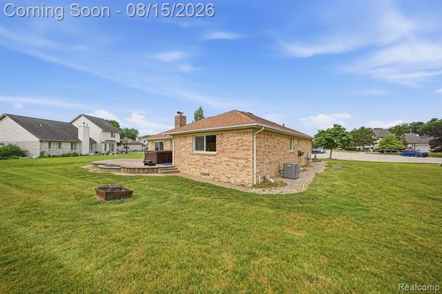 15690 Deepwood Court, Fraser, MI 48026