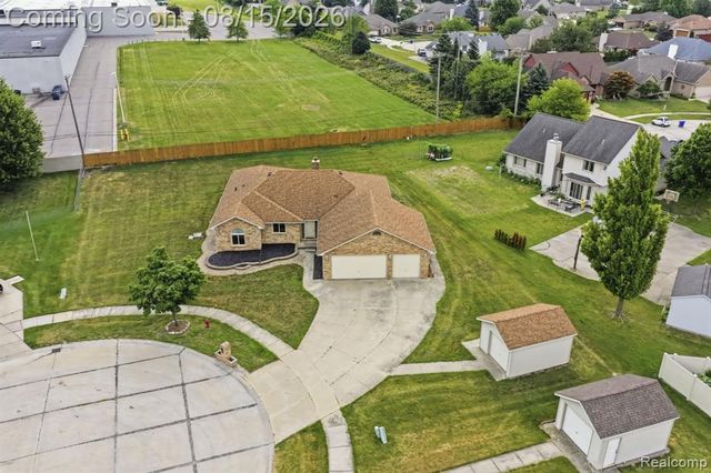 15690 Deepwood Court, Fraser, MI 48026