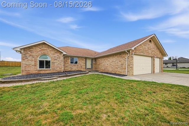 15690 Deepwood Court, Fraser, MI 48026