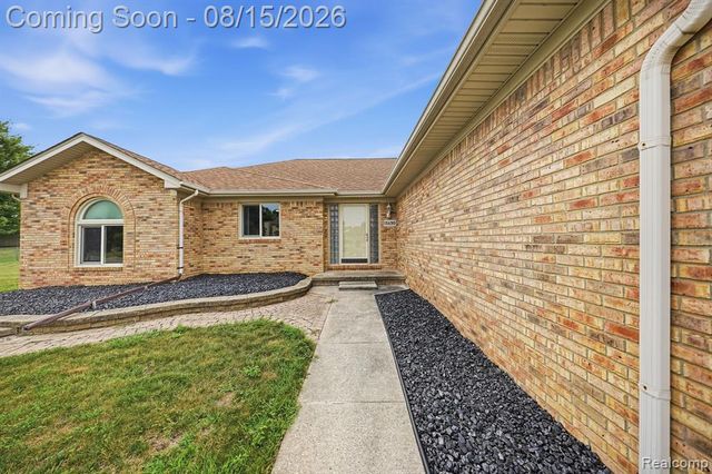 15690 Deepwood Court, Fraser, MI 48026