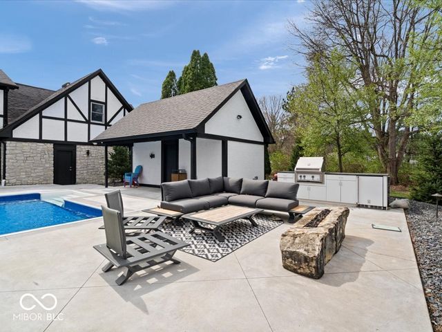 5720 N Sugar Hills Drive, Greenfield, IN 46140