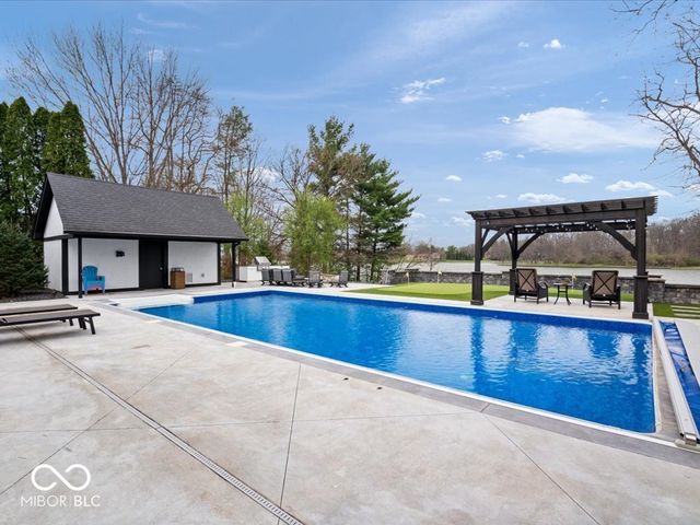 5720 N Sugar Hills Drive, Greenfield, IN 46140
