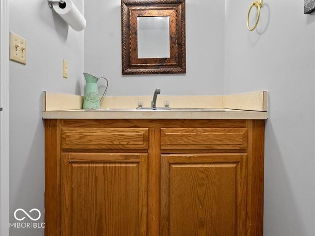 5720 N Sugar Hills Drive, Greenfield, IN 46140