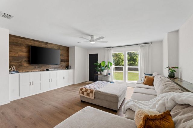 16088 SE Johnson Street, Blountstown, FL 32424